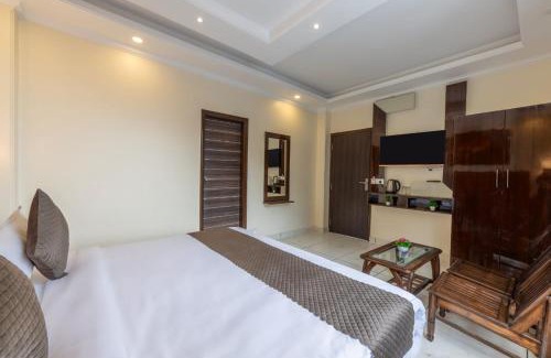 Dal Lake Hotel | THE NEST INN