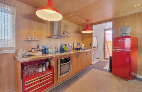 Bombay Beach House | The Nest: Luxury 1-bed w/clawfoot tub, outdoor shower & AC in Bombay Beach