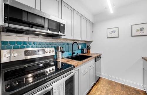 Inner Harbor Apartment | The "Nest" walk to the stadiums