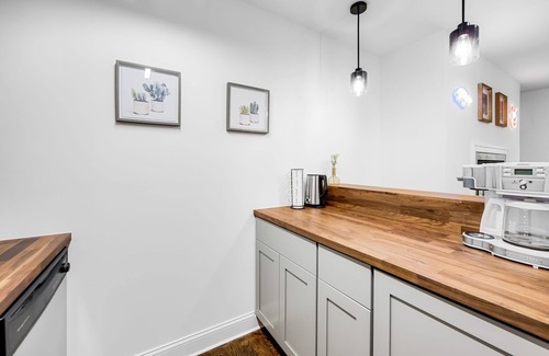 Inner Harbor Apartment | The "Nest" walk to the stadiums