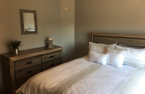 Chicago Ridge Condo | The New SHOW STOPPER Brand new spacious beauty ready to enhance your stay !