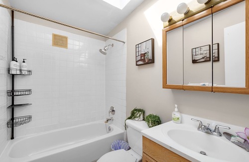 Graduate Hospital Apartment | The newly remodeled apartment offers a relaxing ambiance