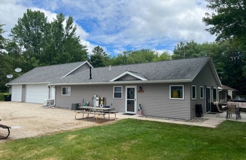 Wauksaukee House | The Noquebay Hideaway