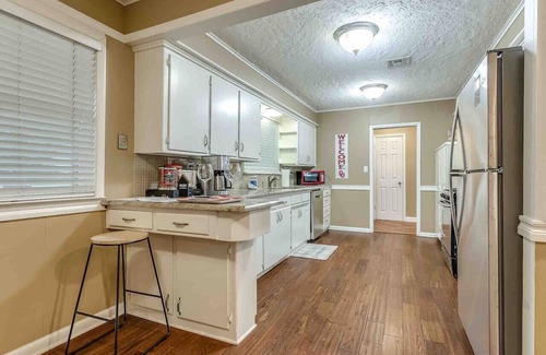Norman House | The Norman Gameroom - 3 BR 2 Bath home 2 blocks from campus