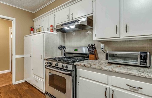 Norman House | The Norman Gameroom - 3 BR 2 Bath home 2 blocks from campus