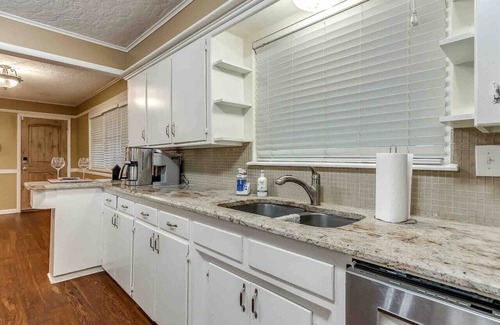 Norman House | The Norman Gameroom - 3 BR 2 Bath home 2 blocks from campus