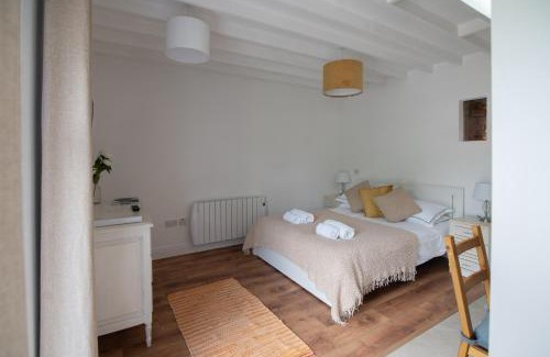 Crossabeg Apartment | The Oak Studio-Kilpatrick Glebe, Pet Friendly
