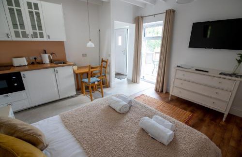 Crossabeg Apartment | The Oak Studio-Kilpatrick Glebe, Pet Friendly