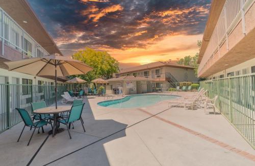 Oakhurst Hotel | The Oakhurst Inn at Yosemite