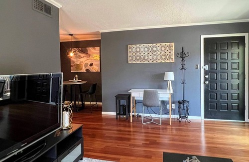 Alamo Heights Condo | The Oaks - A RE Solutions XV Short Term Rental