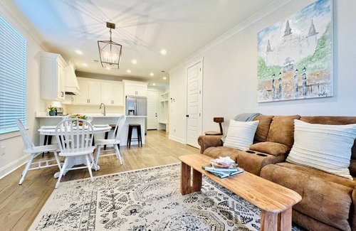 Oxford House | The Oaks, Discounted rate for S. Carolina game!