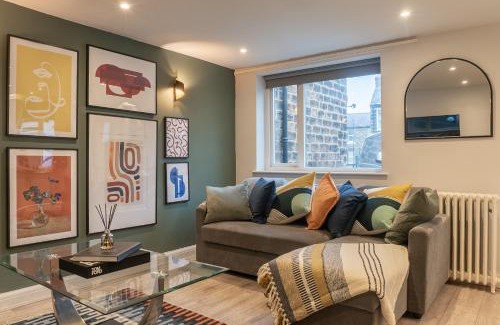 Harrogate House | The Old Coach House- luxury Harrogate Home Detached Quite Stylish whole house short walk from the Conference- town centre