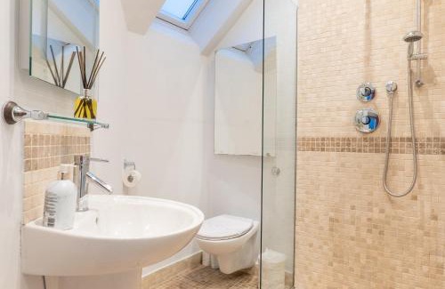 Harrogate House | The Old Coach House- luxury Harrogate Home Detached Quite Stylish whole house short walk from the Conference- town centre