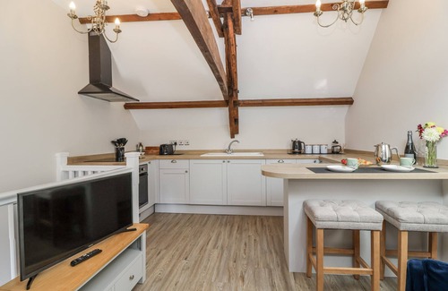 Nettleton Cottage | THE OLD DAIRY, romantic, with a garden in Acton Turville