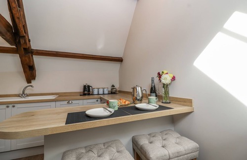 Nettleton Cottage | THE OLD DAIRY, romantic, with a garden in Acton Turville