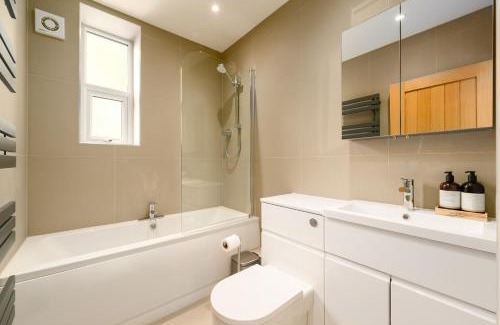 Roath House | The Old Kiosk - Luxe 4 Bed House - Roath Park