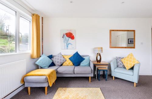 Polbathic Apartment | The Old Salt Store, 2 bed apartment with stunning river view