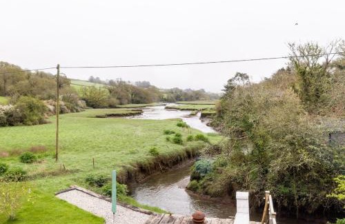 Polbathic Apartment | The Old Salt Store, 2 bed apartment with stunning river view