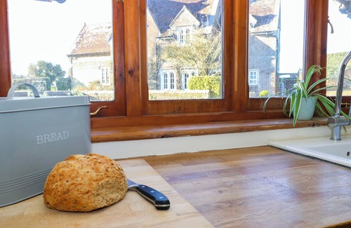 Holworth Cottage | THE OLD SCHOOL COTTAGE, pet friendly, with open fire in Tincleton