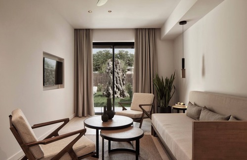 Messonghi Hotel | The Olivar Suites