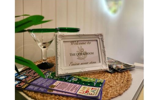 Eagle Heights Hotel | The Olive Room on Gallery Walk