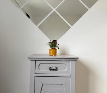 rajon Vrabnitsa Apartment | The Orchid, Apartment by LMG