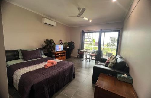 Cooktown Bed & Breakfast | The Orchid Suite - 2 Bed 1 Bath Apartment in Cooktown