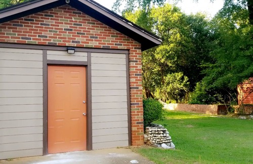 Montgomery House | The Original Madison's Home is Located 2 Mins from Downtown