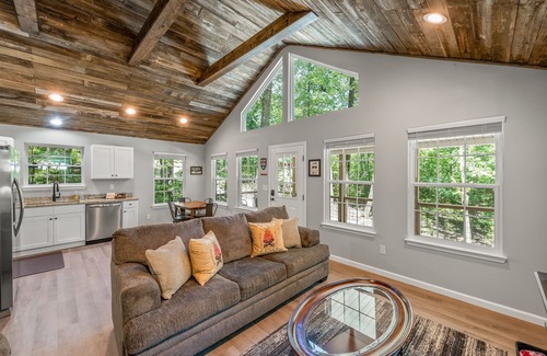 Fort Payne Cabin | The Otter Box Cabin on 92 acres beside DeSoto State Park | Walking Ramp | Wi-Fi