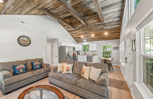 Fort Payne Cabin | The Otter Box Cabin on 92 acres beside DeSoto State Park | Walking Ramp | Wi-Fi