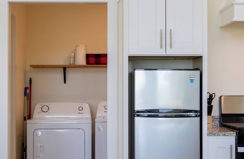 Smithville Apartment | The Otterbox Skyloft , luxury 1 bedroom home at the lake, indoor hot tub , darts