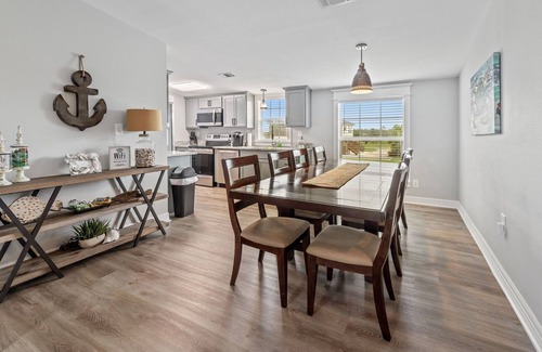 Hackberry House | The Oyster House – Waterfront