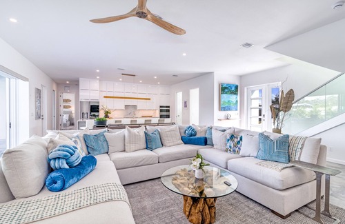 Arlington Park House | The Palace on Clematis – Siesta Key Vacation Home with Large Pool, Fire Pit & Great Location