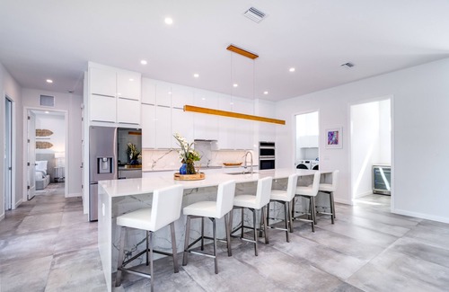 Arlington Park House | The Palace on Clematis – Siesta Key Vacation Home with Large Pool, Fire Pit & Great Location