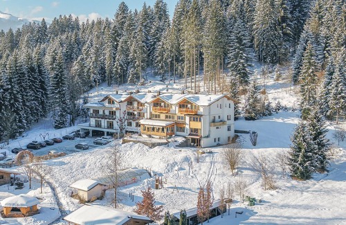Oberndorf bei Kitzbuhel Apartment | The paradise near Kitzbühel - Apartment "Hahnenkamm" in the garden hotel Rosenhof