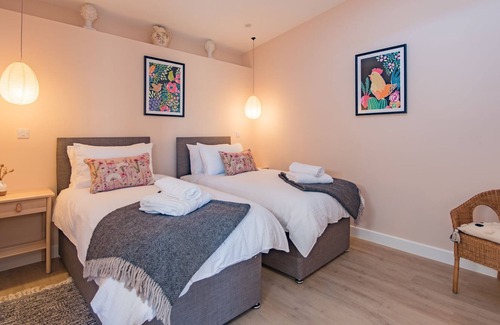 Ashford Cottage | The Parlour - a holiday let by Bloom Stays that sleeps 4 guests in 2 bedrooms