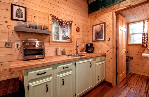 Swannanoa House | The Peach Perch, Ridgetop, and 20 Minutes to Asheville!