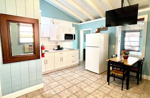 Key Largo Hotel | The Pelican Key Largo Cottages