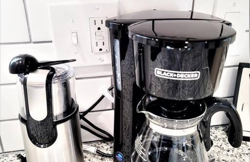 Wilmington Apartment | The Penthouse at Park Place King bed Fast Wifi and Free Coffee