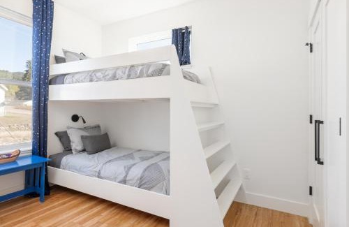 Philipsburg House | The Perch - Family Friendly! Panoramic Views!