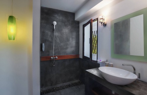 Chumphon Villa | The Philip's villa 3 on the seafront with infinity pool.