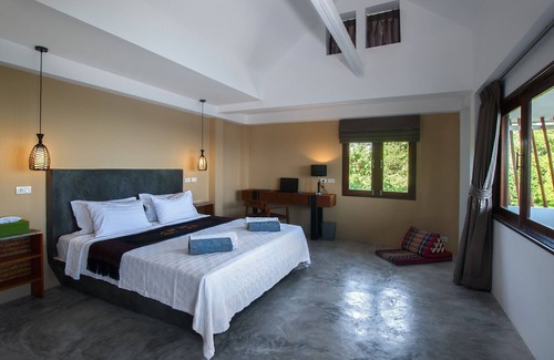 Chumphon Villa | The Philip's villa 3 on the seafront with infinity pool.