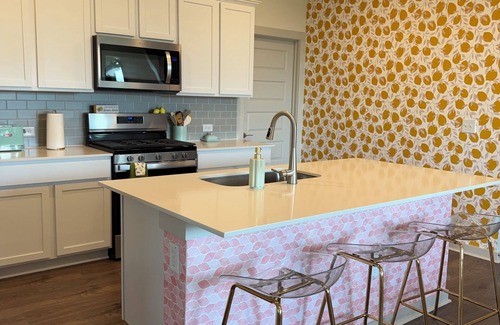 McNeil House | The Pink Stampede: Tremendous 5-bedroom House in vibrant Austin