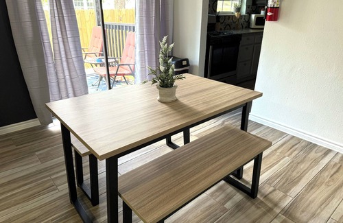 San Antonio Apartment | The Play & Stay Escape-Charming 2-bedroom apartment in the heart of San Antonio.