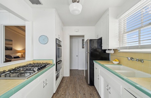 Eastern Malibu House | The Point Dume Bungalow on Carbon Beach