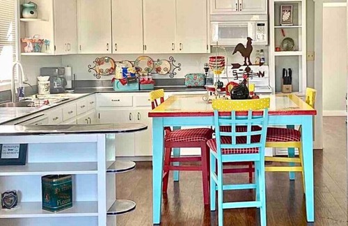 Price Cottage | The Polka Dot Cottage: A cute 1950's vibe
