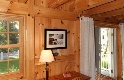 Wellfleet House | The Post & Beam Cottage ~ Perfect Retreat near Great Pond & Cahoon Hollow Beach
