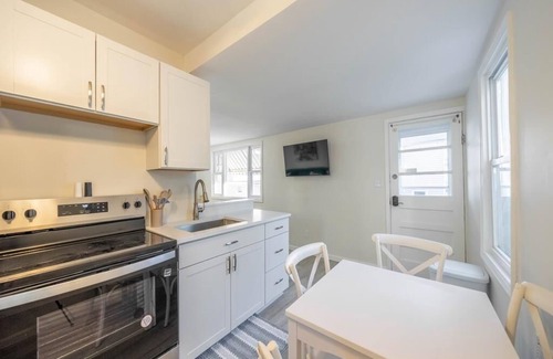 Wildwood Cottage | The Postal Cottage 2BR/1BA Wildwood 2 Blocks to Beach and Boards