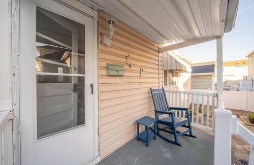 Wildwood Cottage | The Postal Cottage 2BR/1BA Wildwood 2 Blocks to Beach and Boards