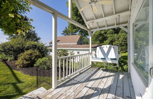 Boothbay Harbor Cottage | The Puffin's Nest: Cozy 1-Bedroom Cottage in BBH